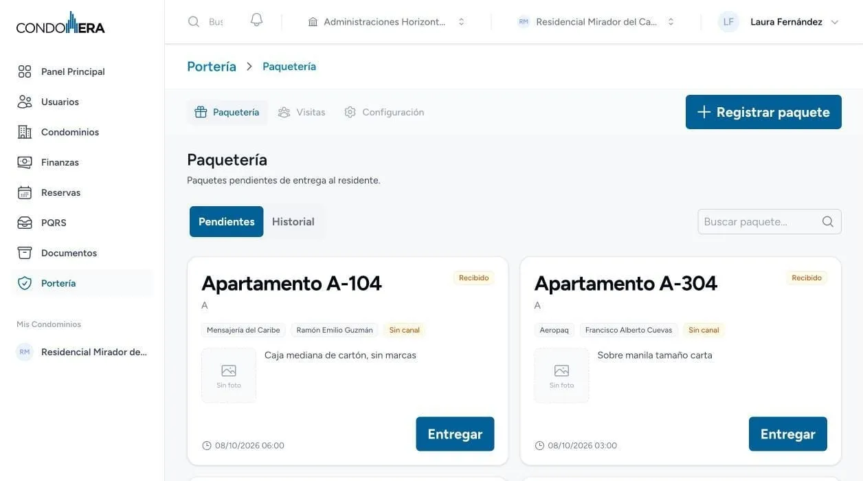 Paquetería pendiente en la Portería de CONDOMERA, con tarjetas por apartamento y botón Entregar